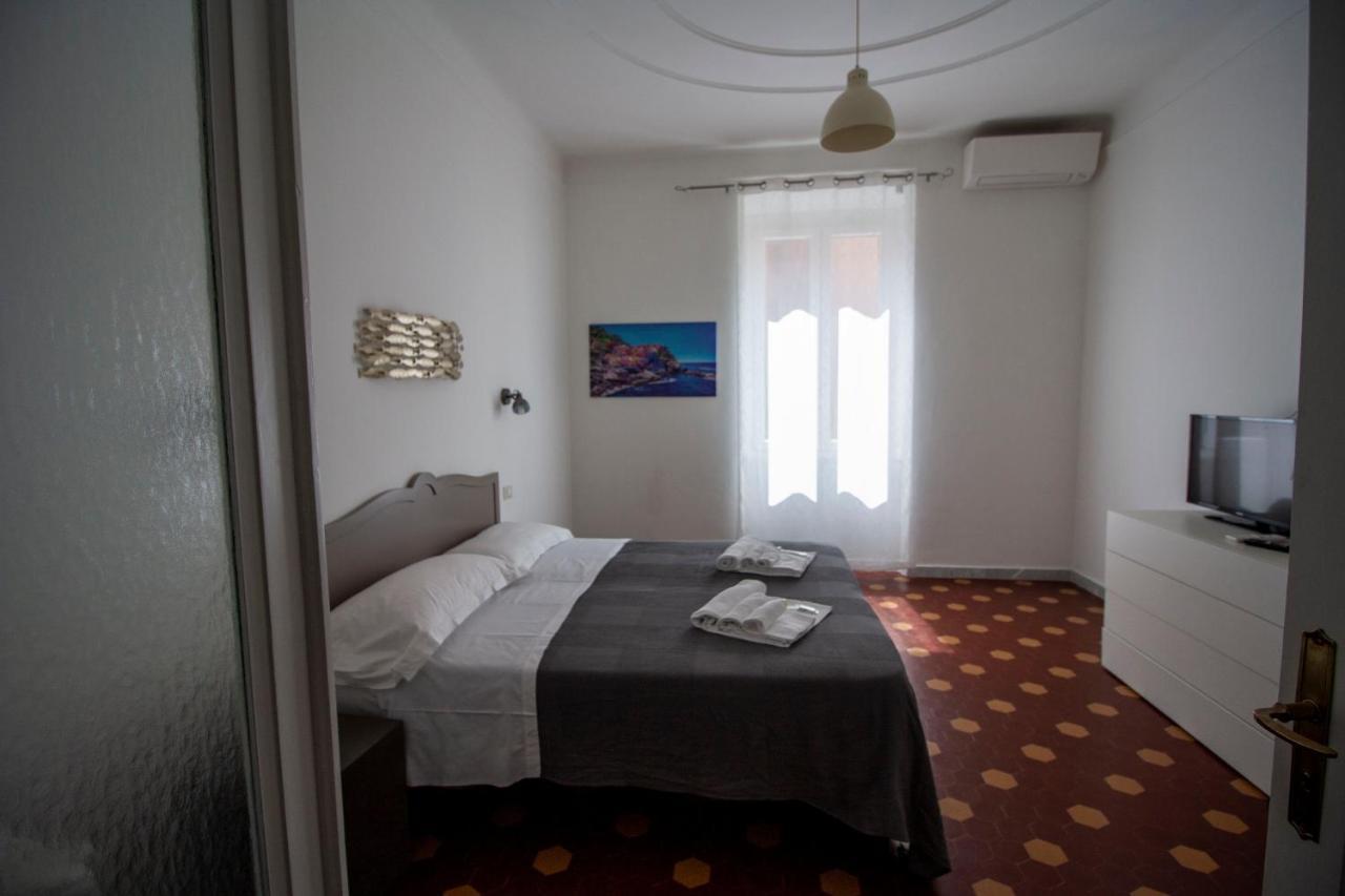 A Un Passo Dal Mare Apartment ลาสเปเซีย ภายนอก รูปภาพ